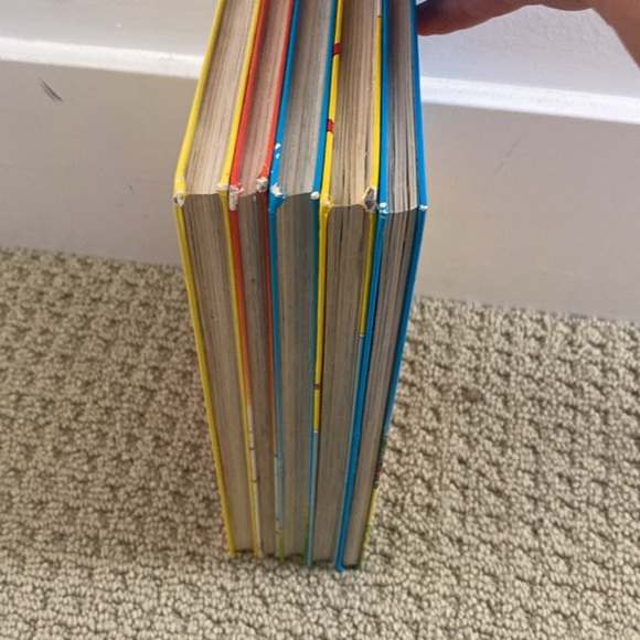 VTG Bundle of 5 Hardcover Collectibles from the UK - Picture 8 of 9